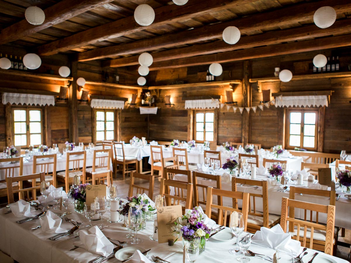 Hochzeitstafel im alten Buschenschank, Weingut Pongratz - Foto © Katrin Painer